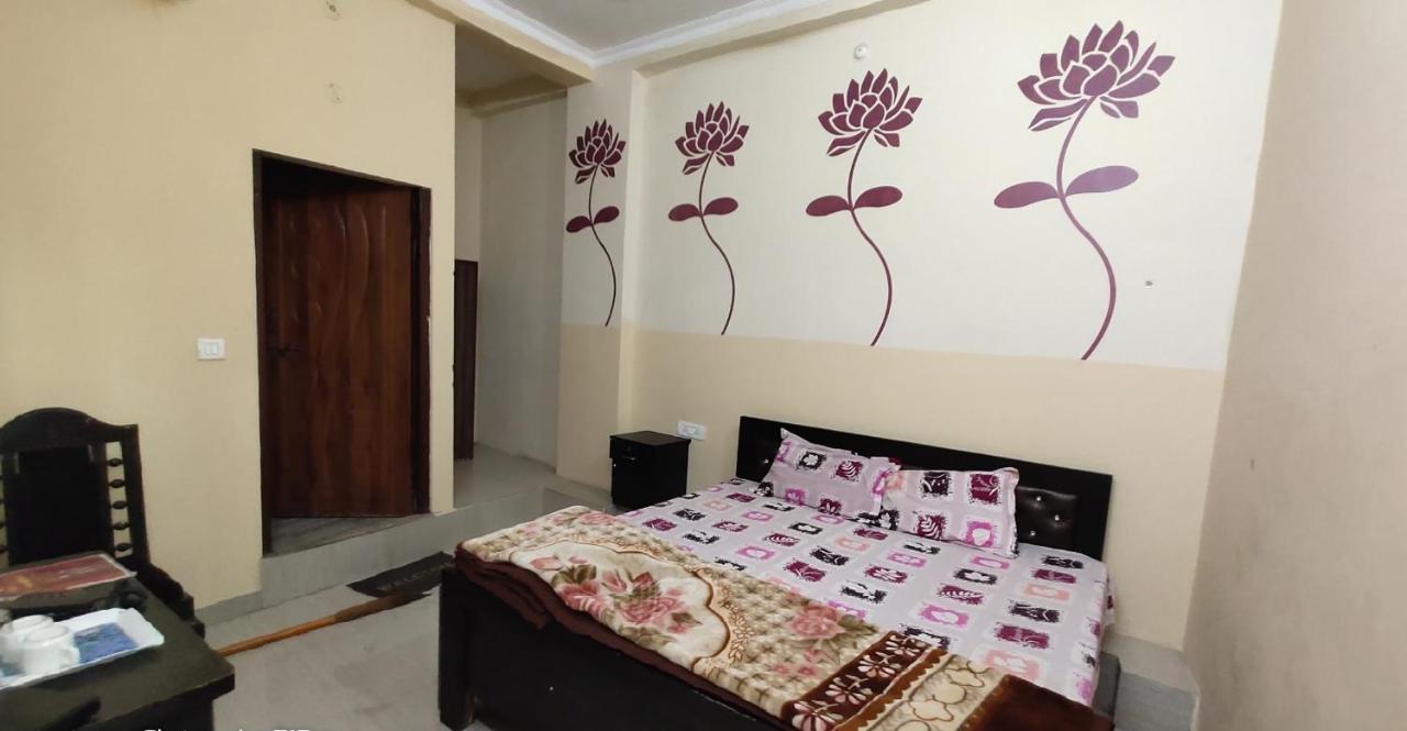 Hotel International & Restaurant Amethi Bagian luar foto