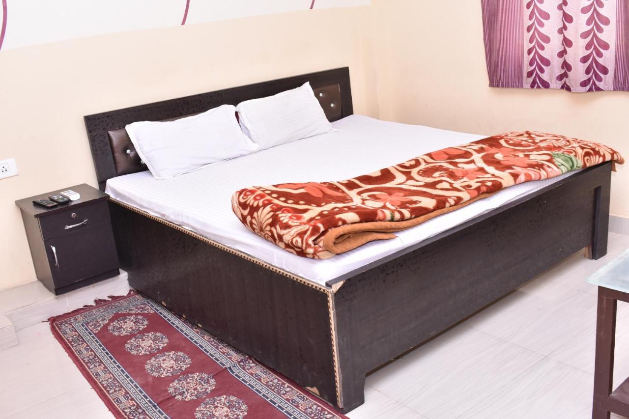 Hotel International & Restaurant Amethi Bagian luar foto